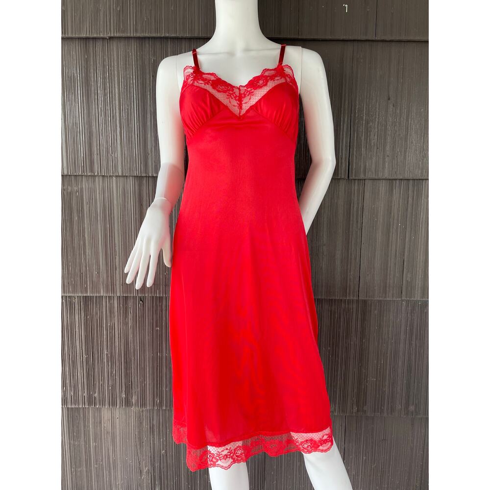🔥Vintage ILGWU Made In USA Red Chemise Lace Trim Nightgown Coquette Boudoir Sz S